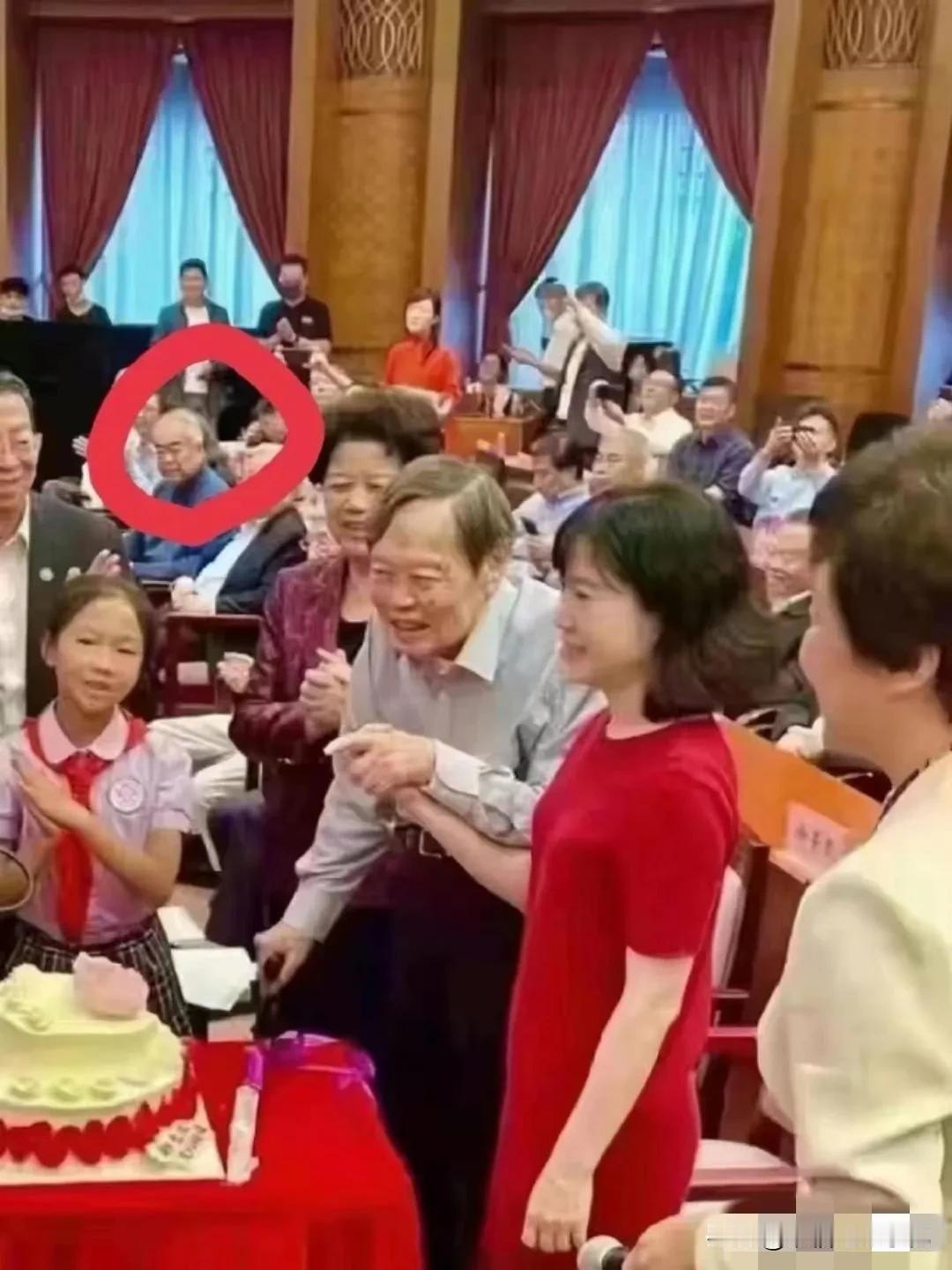 看个眼神