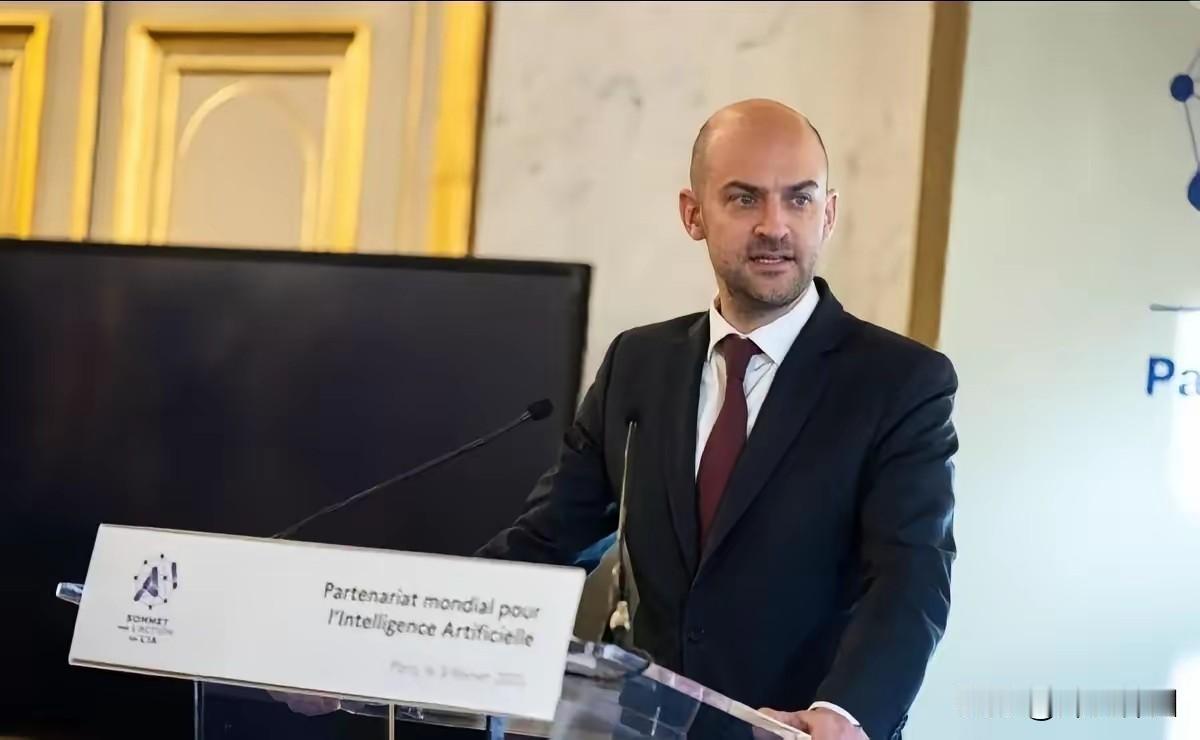 1月9日，据新华社巴黎法国外长巴罗称欧洲政治组织“如今正处于危险之中”，美国“并