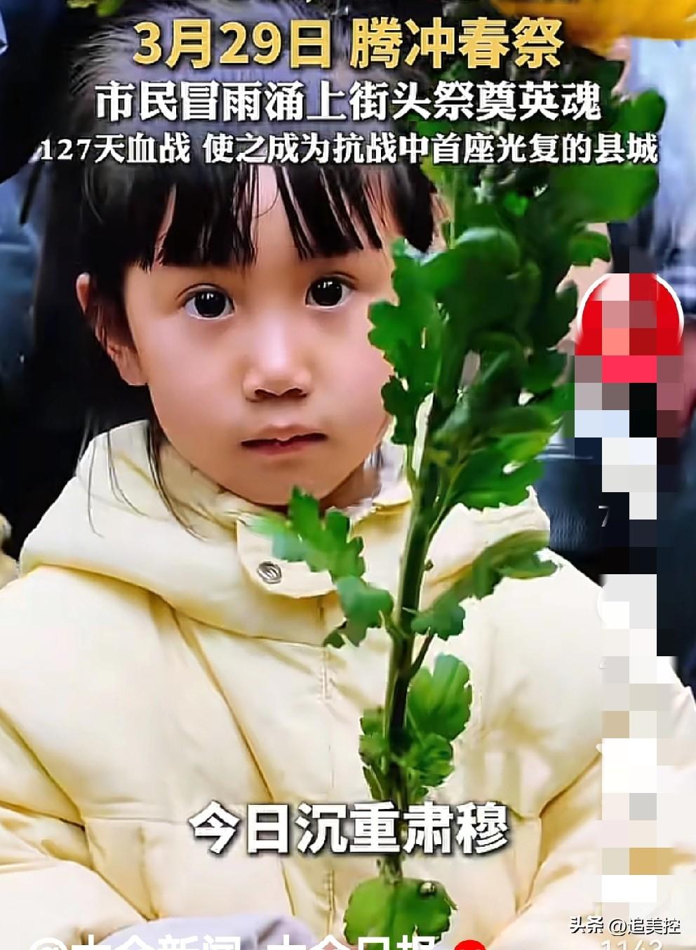 这眼神洞穿历史！清澈无瑕，但静穆！
        这是一座小城，一座边境之城，