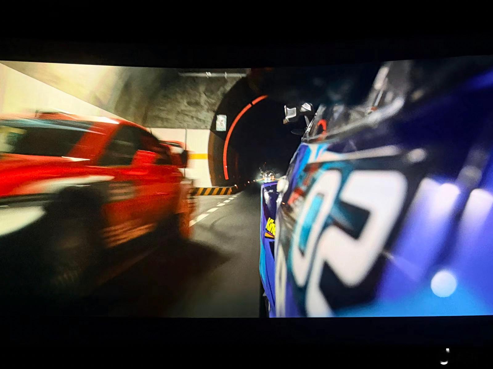 看电影时候，这个超车镜头给我帅坏了 天津