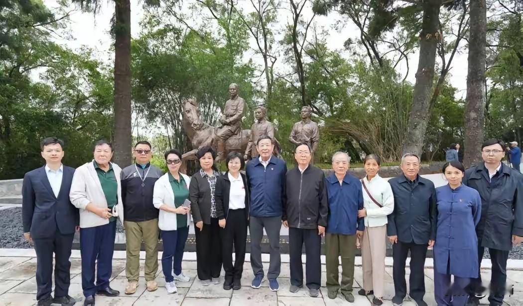2025年10月23日，朱枫烈士诞辰120周年之际，吴石孙女吴红、朱枫孙女朱容瑢