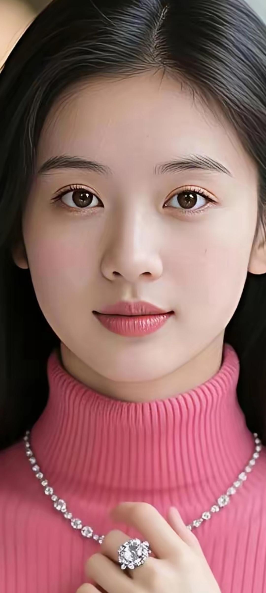 粉嫩少女心，闪耀的钻石戒指和项链，完美搭配！💍✨