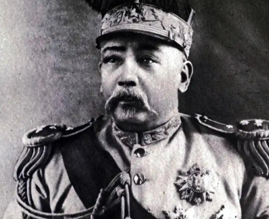 1993张选票，零票反对，零票弃权。你没看错，1915年12月11日，北洋政府组