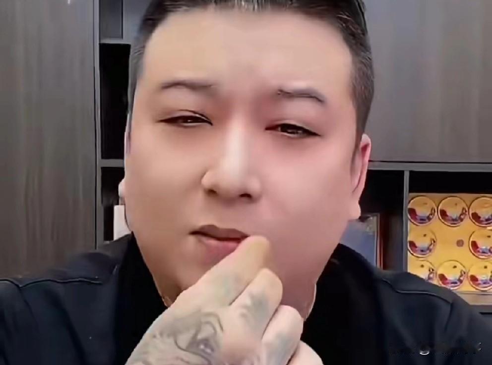 李四抹泪诉苦！

           天津李四直播抹泪，诉苦现状艰难压力大！但