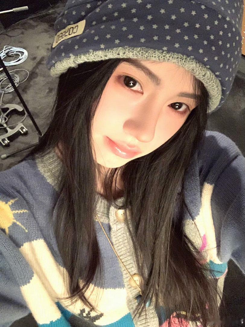 鞠婧祎  🍊💙鞠婧祎来战 🍊💙鞠婧祎阿黛 长路漫漫 不如携手相伴️⌯˃ 