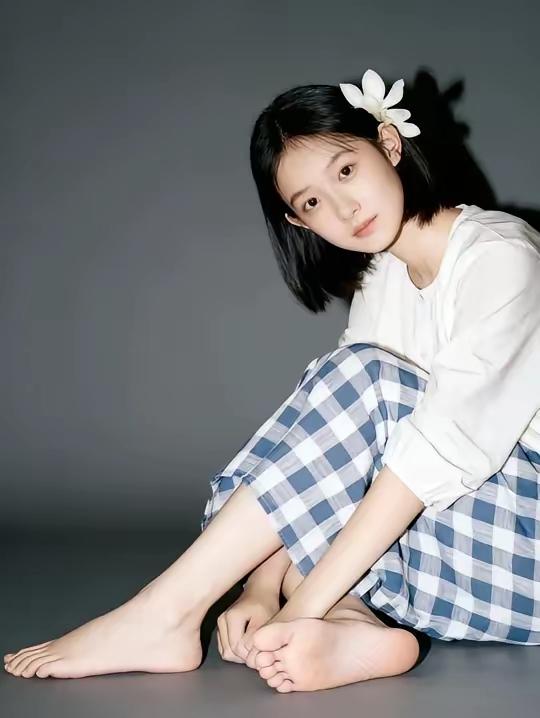 少女心满满，花海中的小仙女🌸✨