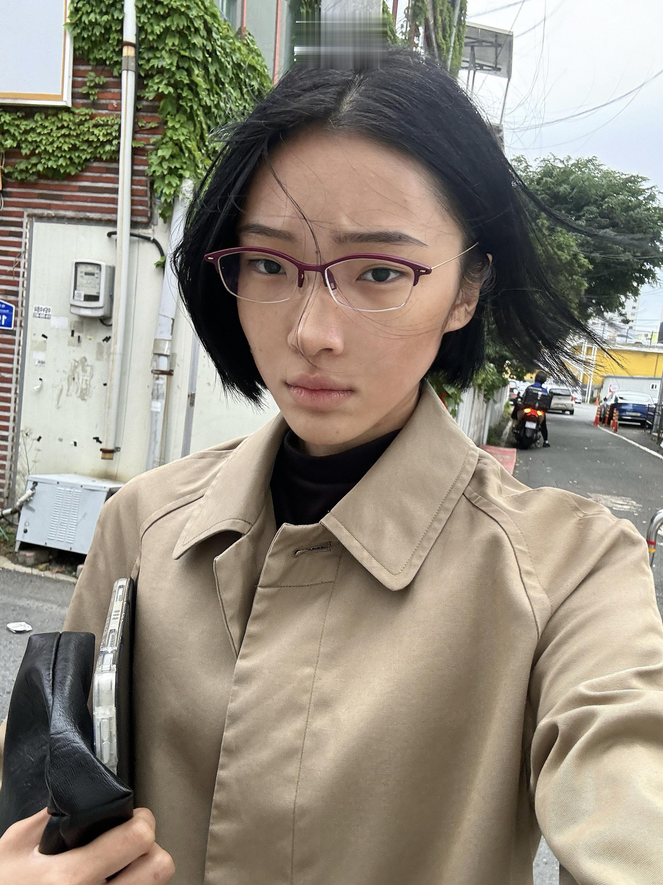 以拯救之姿按我入水，以体贴之鞭抽我骨血，以沉默之枪、以你俯身的姿态，终...