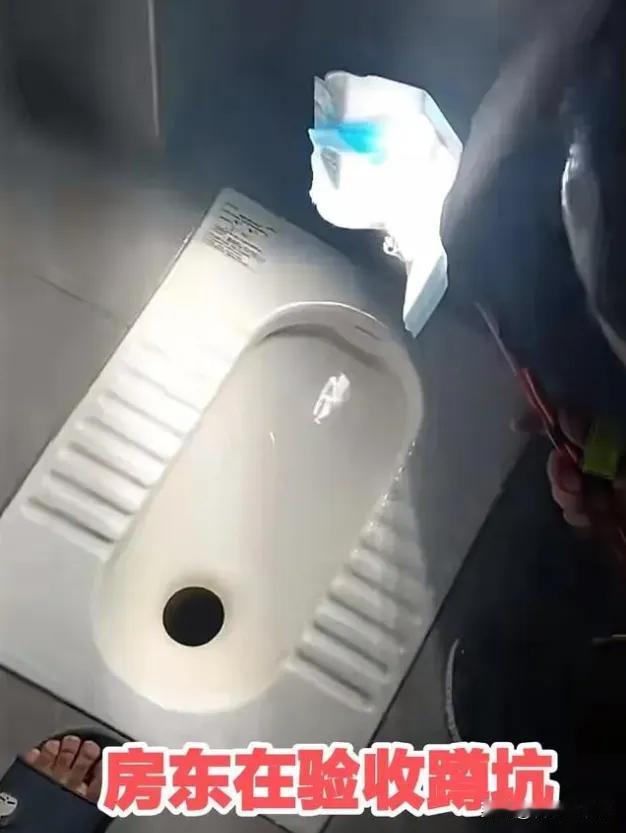 这下真的闹大了！江西上饶，一女子花1200元租了一套自建房，没成想，等到退租时，