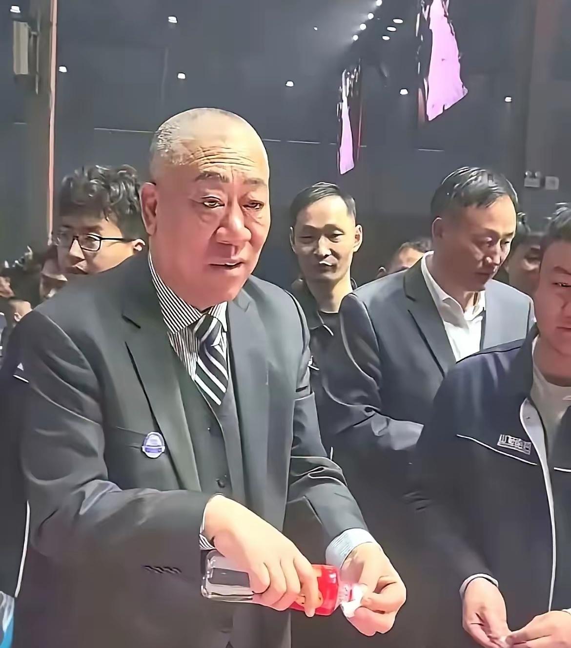 不得不说，
崔培军老崔是有大智慧的实在人
对得住自己，对钱真的

从不吝啬，公司