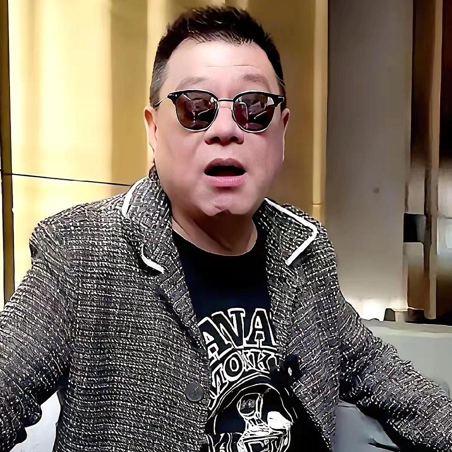 八小时无声直播，竟让三万多人跟着掉泪，这才是告别最戳人的样子！没有花里胡哨的排场