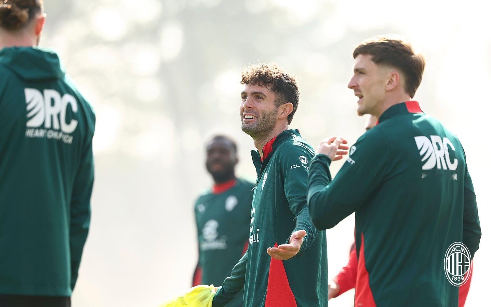 【训练组图】 🔴⚫️ 全力备战周末的意甲联赛。💪🏻sempremilan