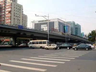 花园桥偶遇：炽热的情感再燃
北京周末去体检，去首师大附近花园，这是一个充满故事的