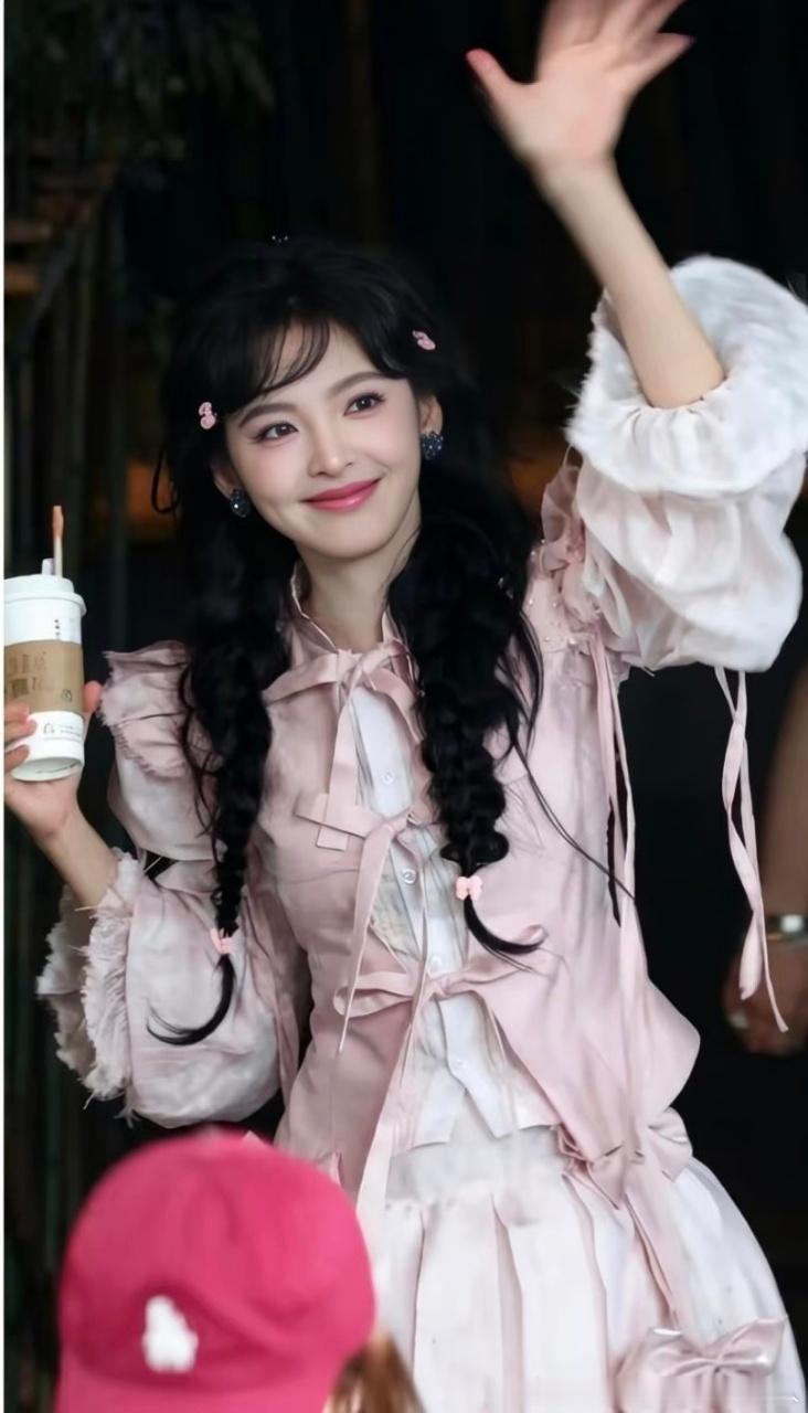 章若楠开推兔塑章若楠开推粉色lolita开始推理吧 看到章若楠穿粉色lolita