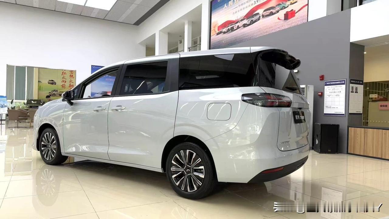 ‼️‼️五菱放大招了——星光730正式开启预售，定位＂全能舒享大7座＂MPV，一