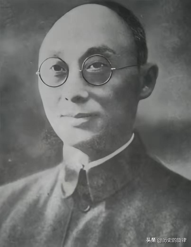 1939年蒋介石送他当炮灰，他却用“推磨”战术，拖垮日军一个师团！
 
1939