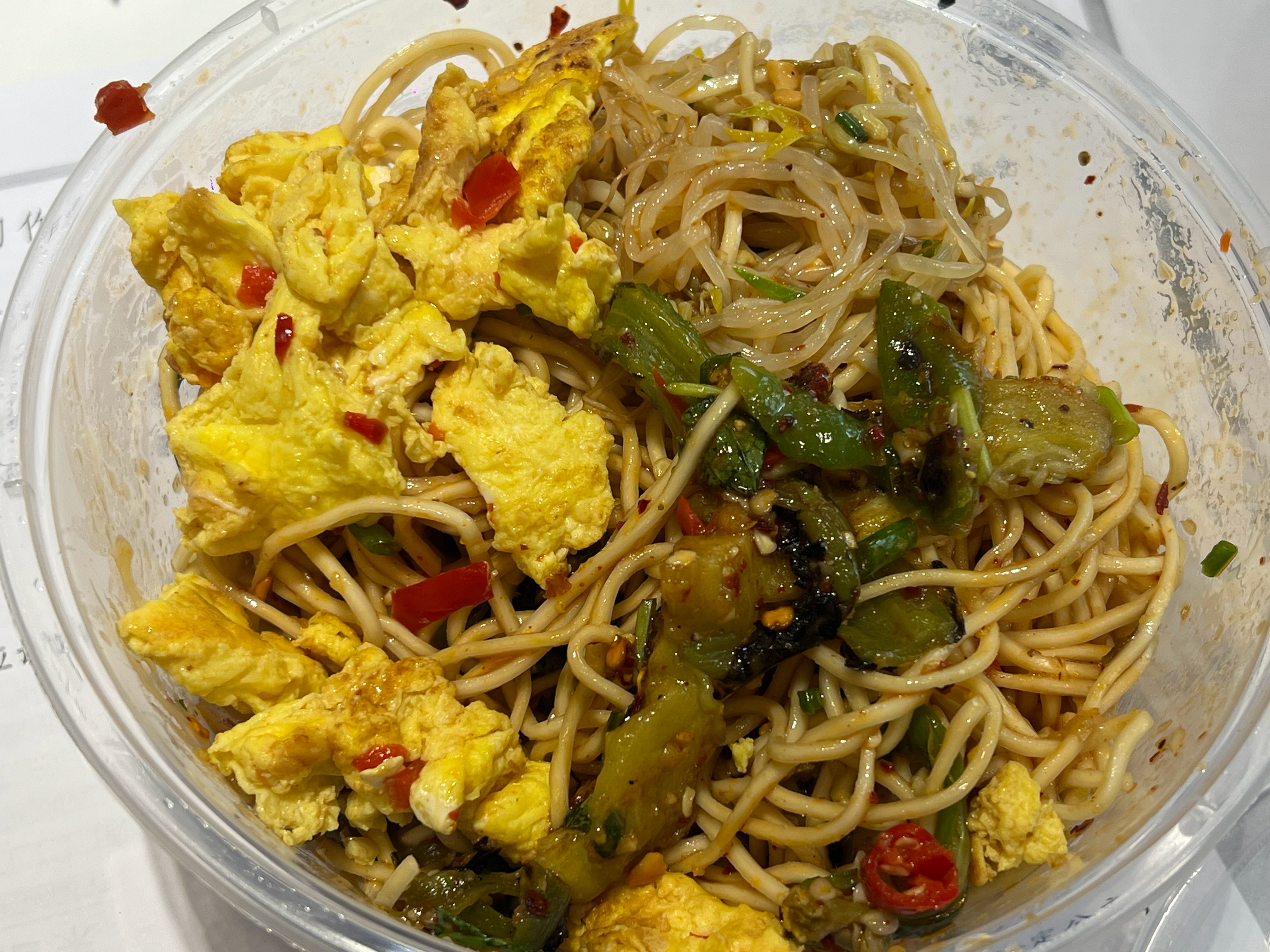 生活手记 抖音一直刷到，今天终于吃上了烧椒皮蛋拌面
