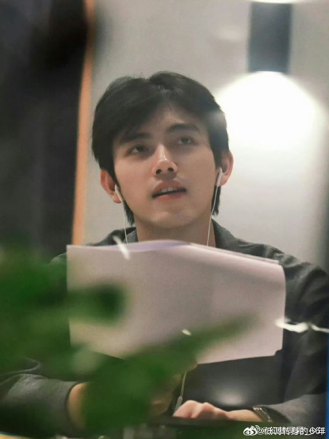 这居然是陈飞宇的素颜真的被素颜惊艳到，骨相好到离谱，阿瑟不只是长的帅！自身家庭出