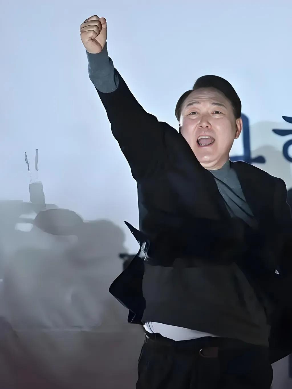 尹锡悦牢房过年，世事无常。

人生几度秋凉，荣光一世，而今身陷牢狱，让人忍不住叹