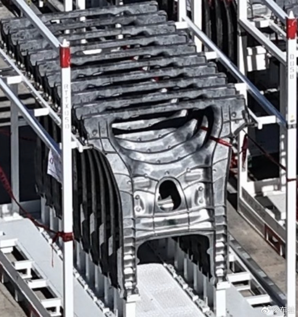 特斯拉Cybercab白车身曝光，零件数比Model Y减少60%网上曝光的Cy