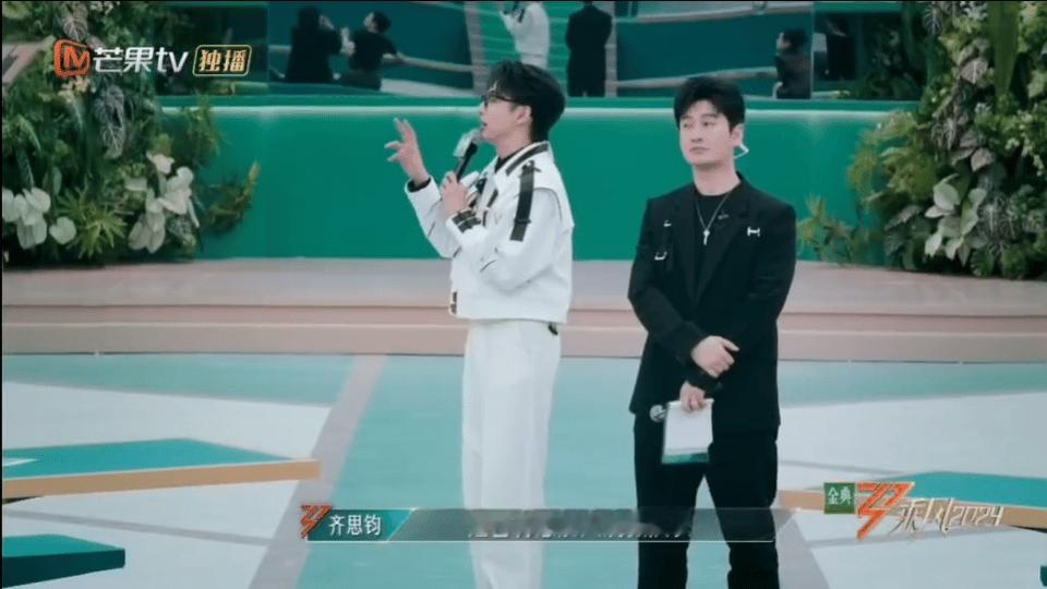#浪姐版三个女人一台偶# 三位姐姐的搭配真的非常的养眼呀，舒适度极高，而且是完全