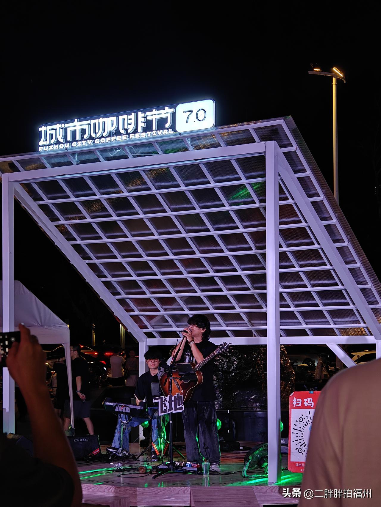 爱喝咖啡的人都在福州这里嘛！融侨外滩壹号城市咖啡节，空气中都是咖啡的香味，人还蛮