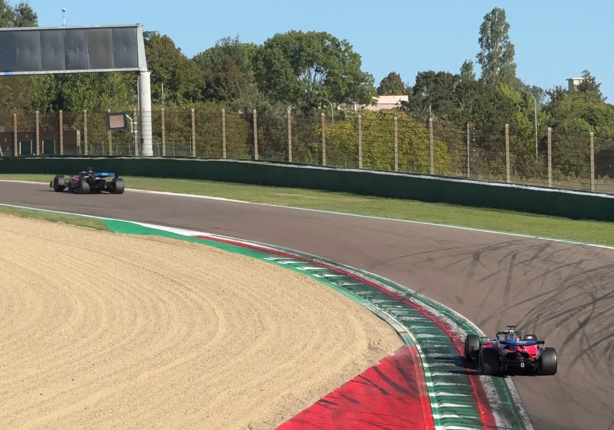 F1[超话]2026F1西班牙大奖赛 勒克莱尔兄弟在伊莫拉赛道的 TPC 测试中