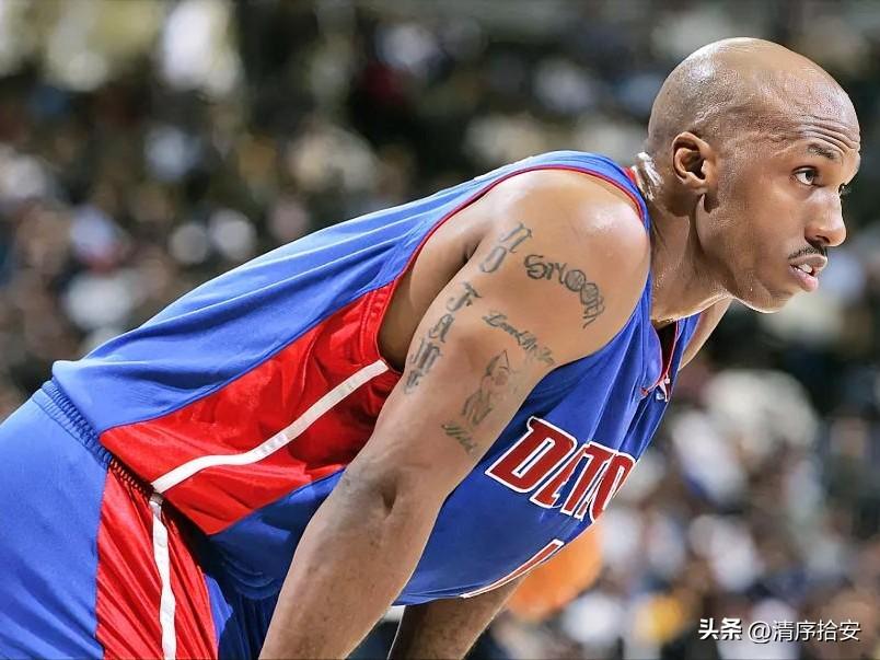 姚明在火箭队有一次非常接近夺冠的机会，2008-09赛季火箭在引进阿泰斯特后，还