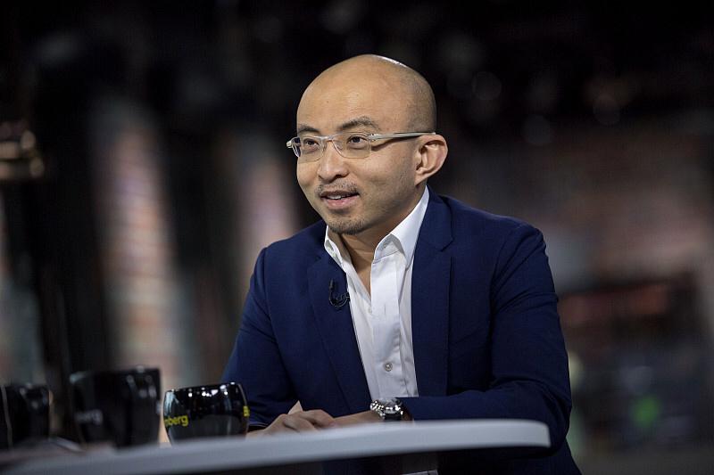 放弃中国国籍，豪掷531亿交罚款！到头来却成了美国的冤大头

大家好，今天咱们聊