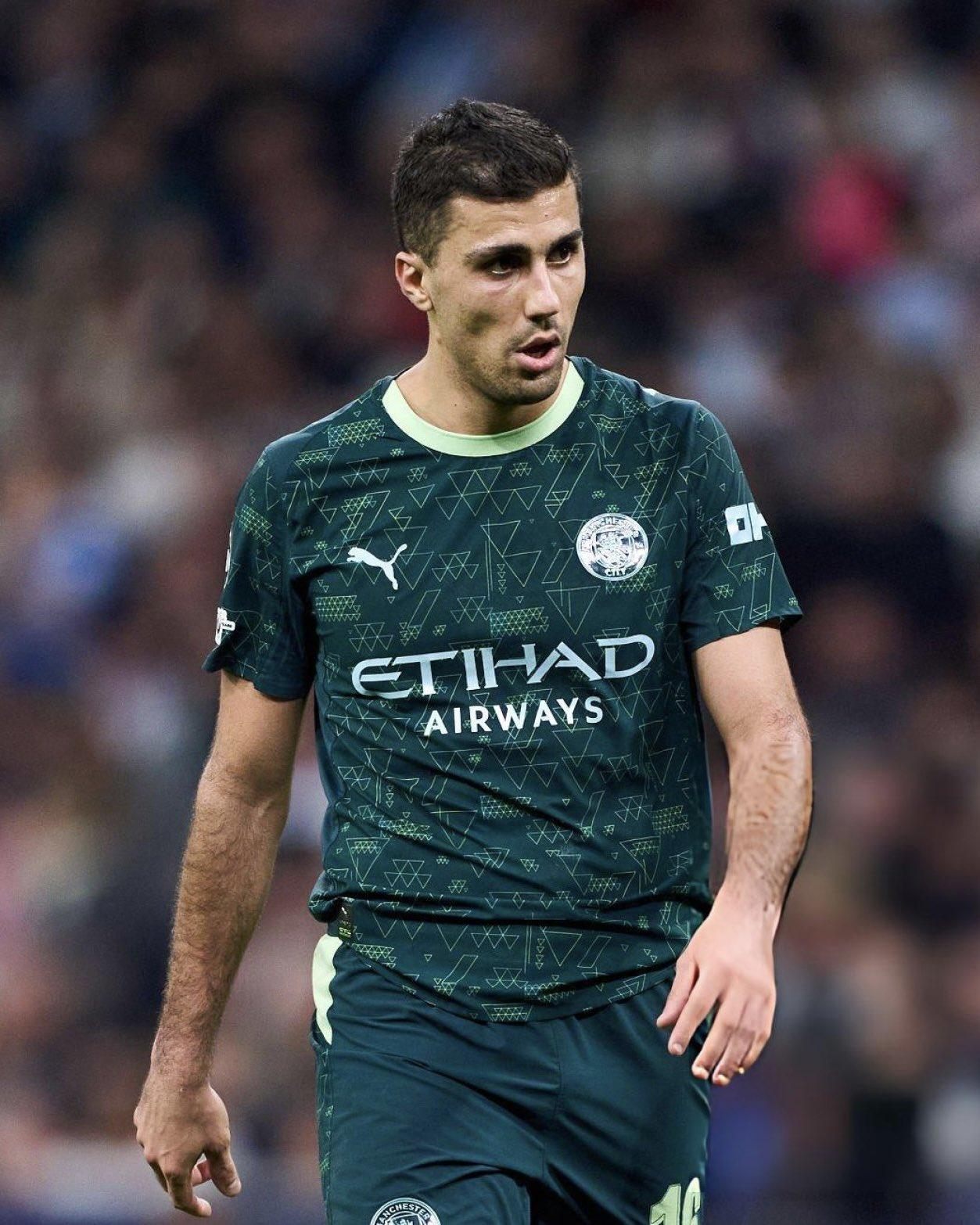 【加盟皇马？有可能】罗德里：“我的合同还剩一年，到某个时候我们必须坐下来谈谈。”