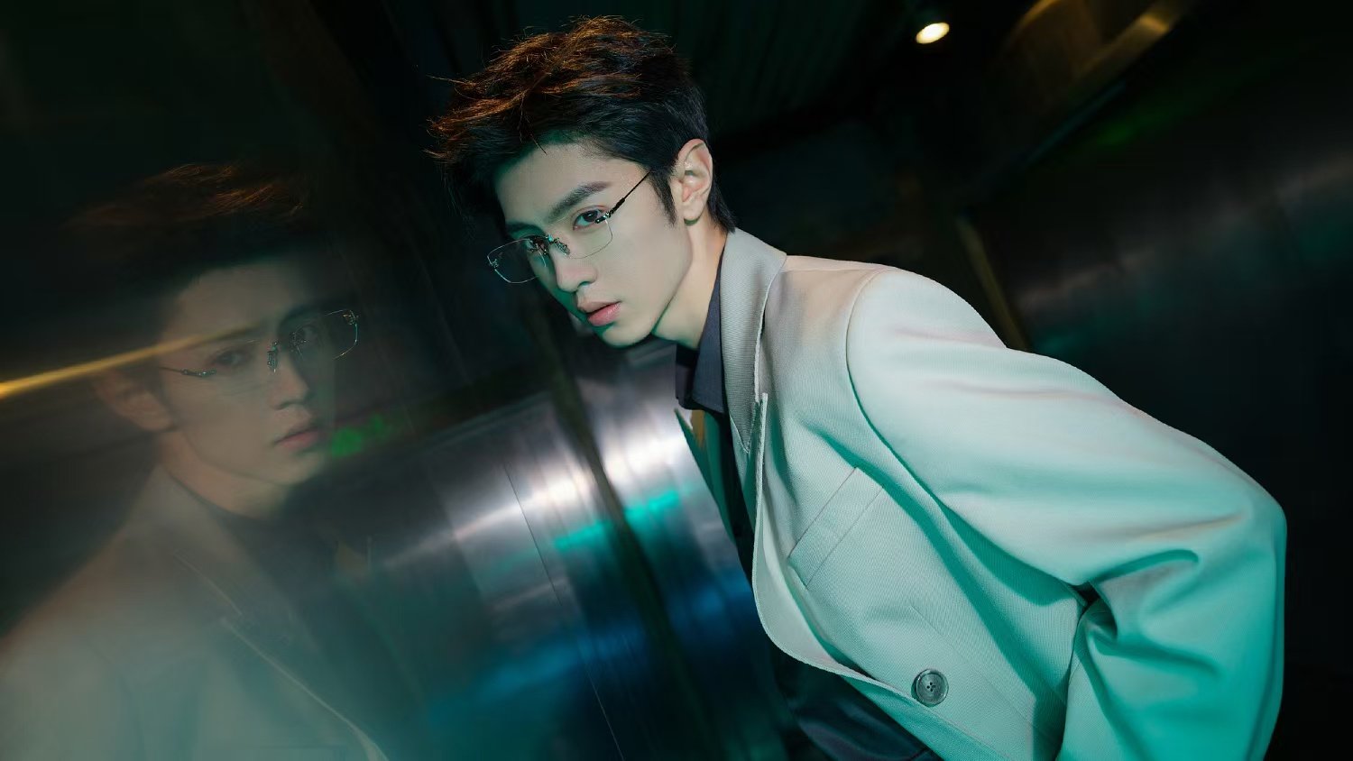 陈哲远请焊死金丝眼镜陈哲远闯入玩具屋！陈哲远一起找安全出口 ​​​