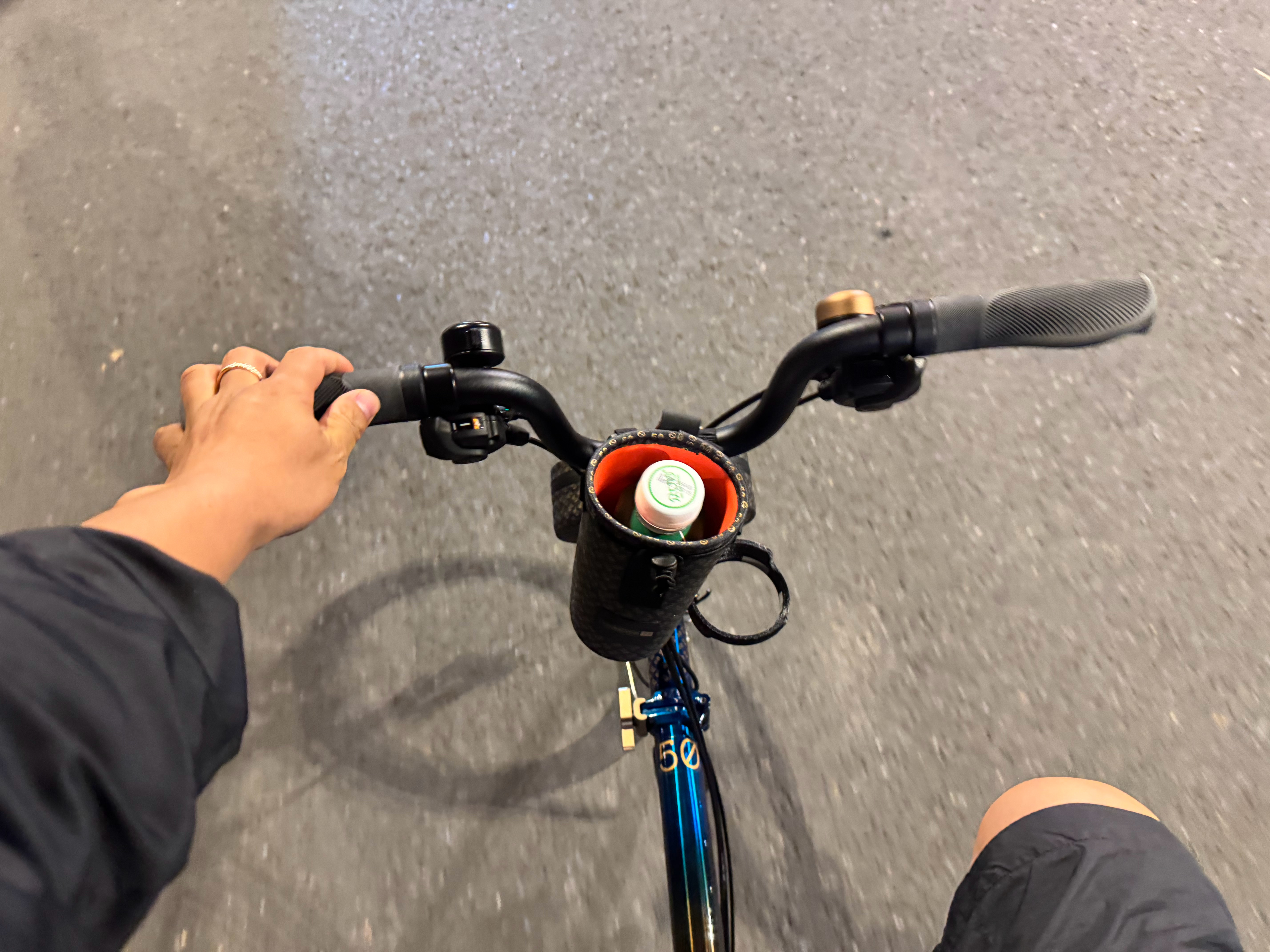 和有理想的朋友 骑车 聊天