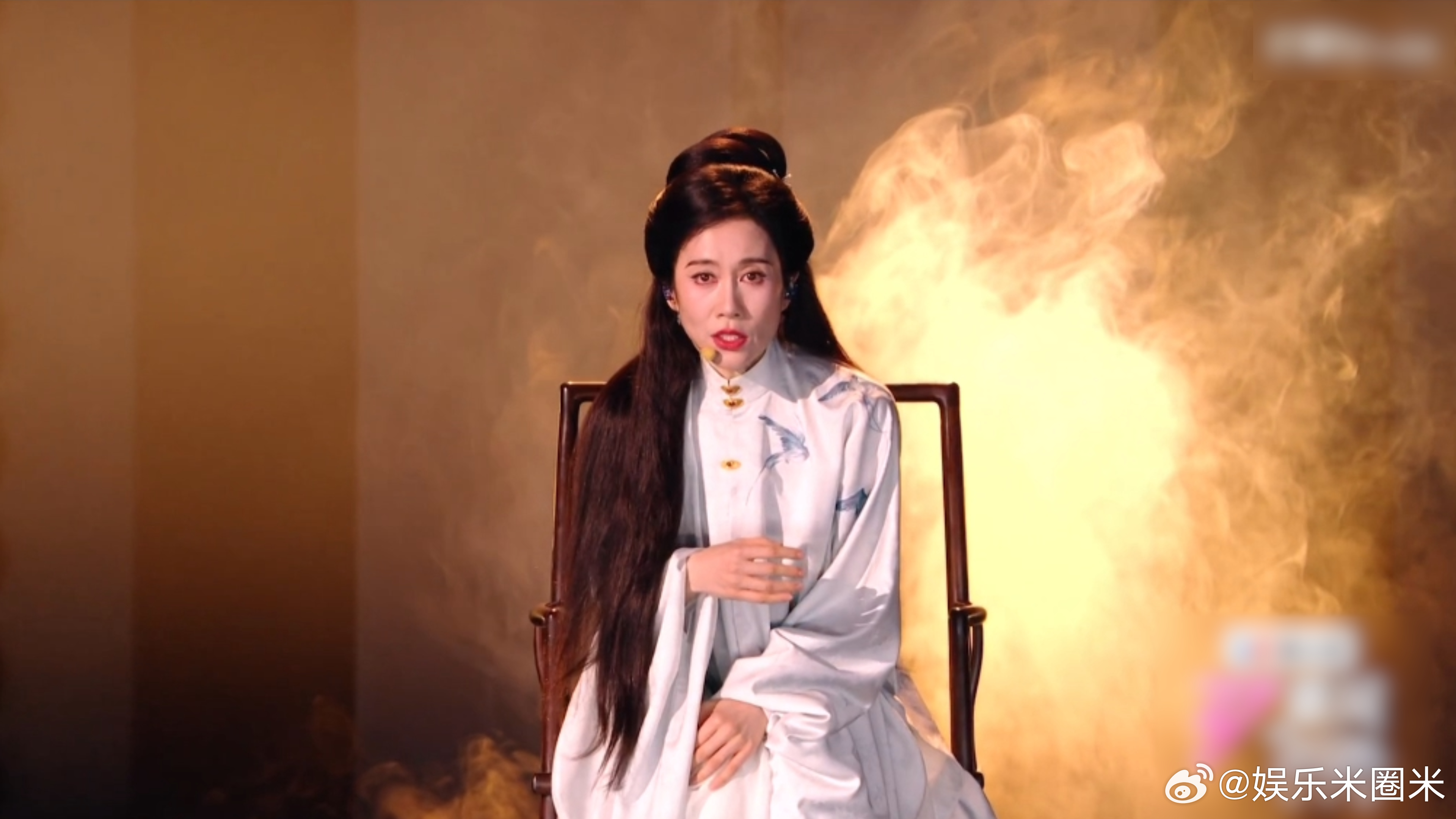 温峥嵘初舞台还原雁回时造型温峥嵘唱了谁的意难平 🌊 情绪汹涌来袭！温峥嵘初舞台