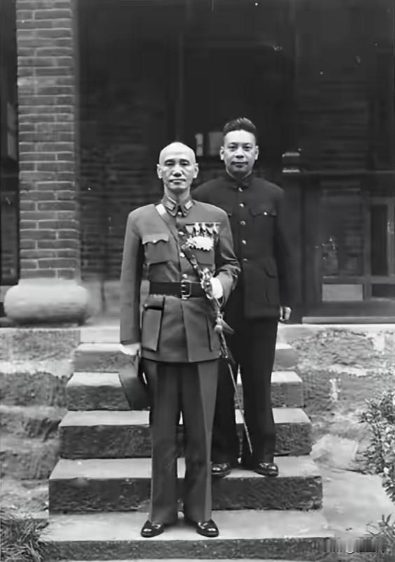 蒋政权垮台前的伏笔早已铺就

       蒋介石投身革命之初，以暗杀起家，以投