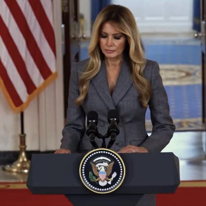 美国第一夫人举行发布会，此事非同小可。她否认与爱泼斯坦关系密切，也否认跟爱泼斯坦