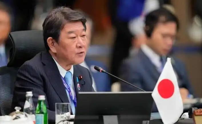 10月14日，在日本国会答辩期间，日本外相茂木敏充就黑龙江省代表团前往南千岛群岛