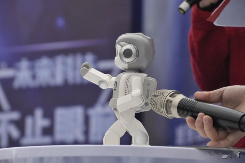 人类拼命发展科技的目的是什么? 人类拼命发展科技，目的可不简单。往小了说，是为了