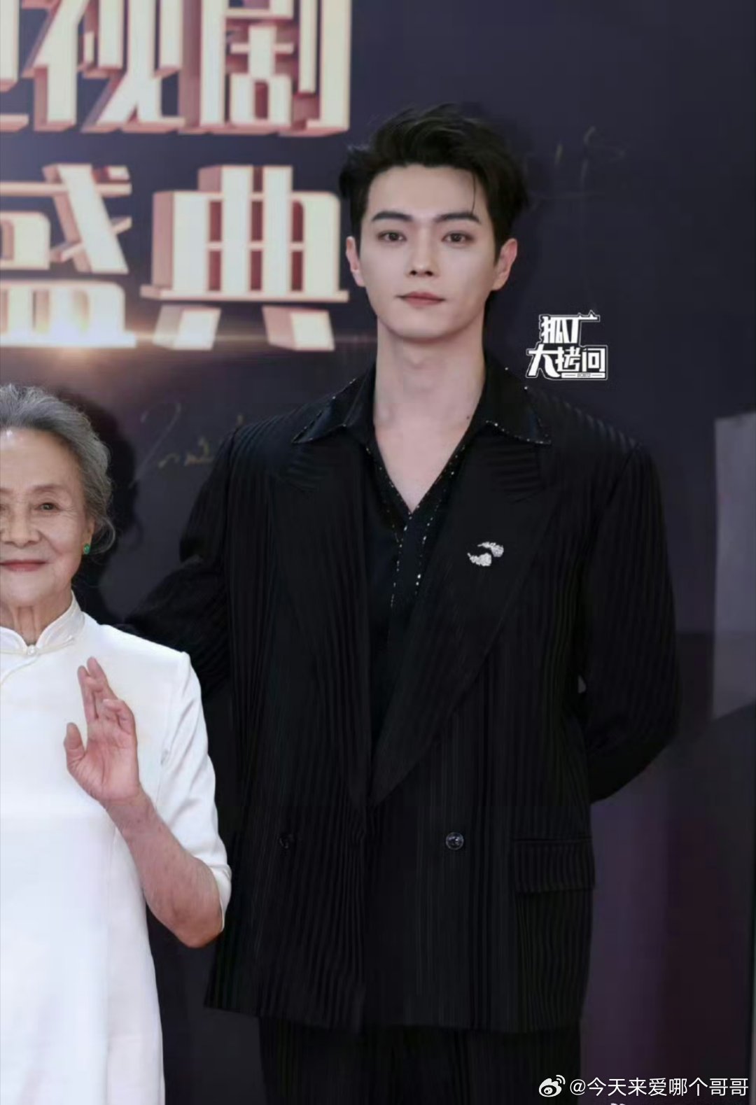 男明星红毯生图：许凯、张晚意、于适、李昀锐、罗一舟、周深，谁赢了电视剧品质盛典红