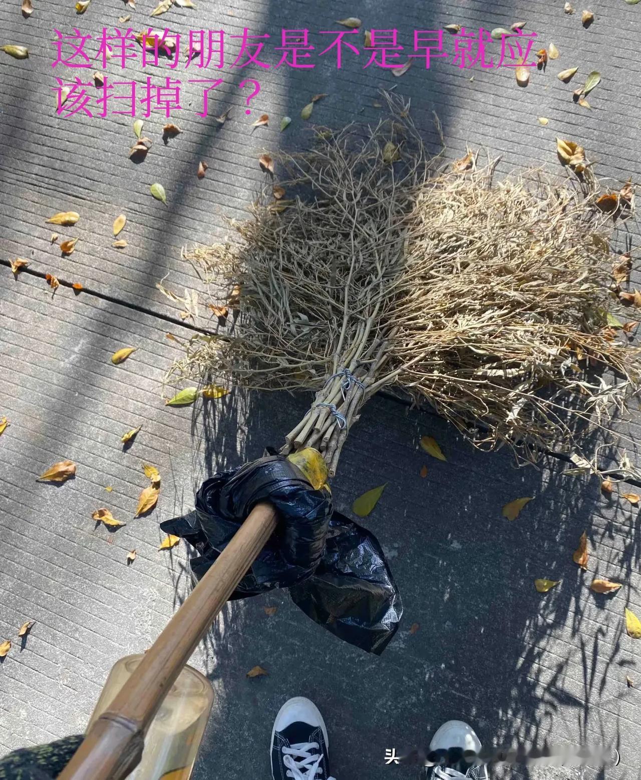 今天我们几个要好的闺蜜聚了一下。从大学毕业之后一直有联系，现如今都已成家，6个要