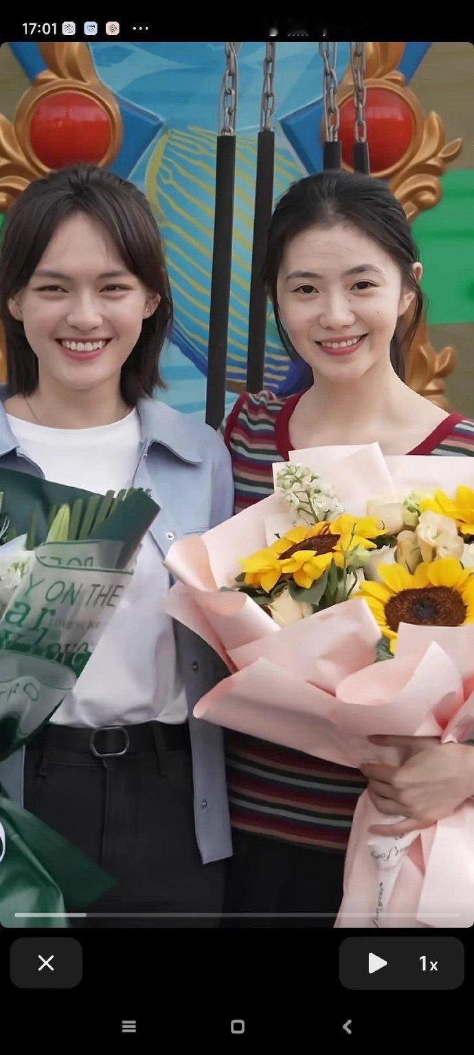 刘浩存不化妆 眼睛差很多黑眼仁遮了很多 当然脸型头型皮肤都很好 