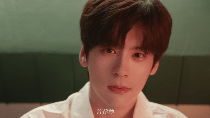 魏哲鸣新剧10个字解决异国官司许淮颂真的不止是偶像剧男主！法庭上逻辑清晰气场强大