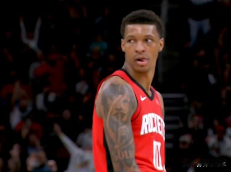 史密斯救赎了自己！

今天，火箭队坐镇主场迎战公牛队，比赛打到了关键时刻。关键时