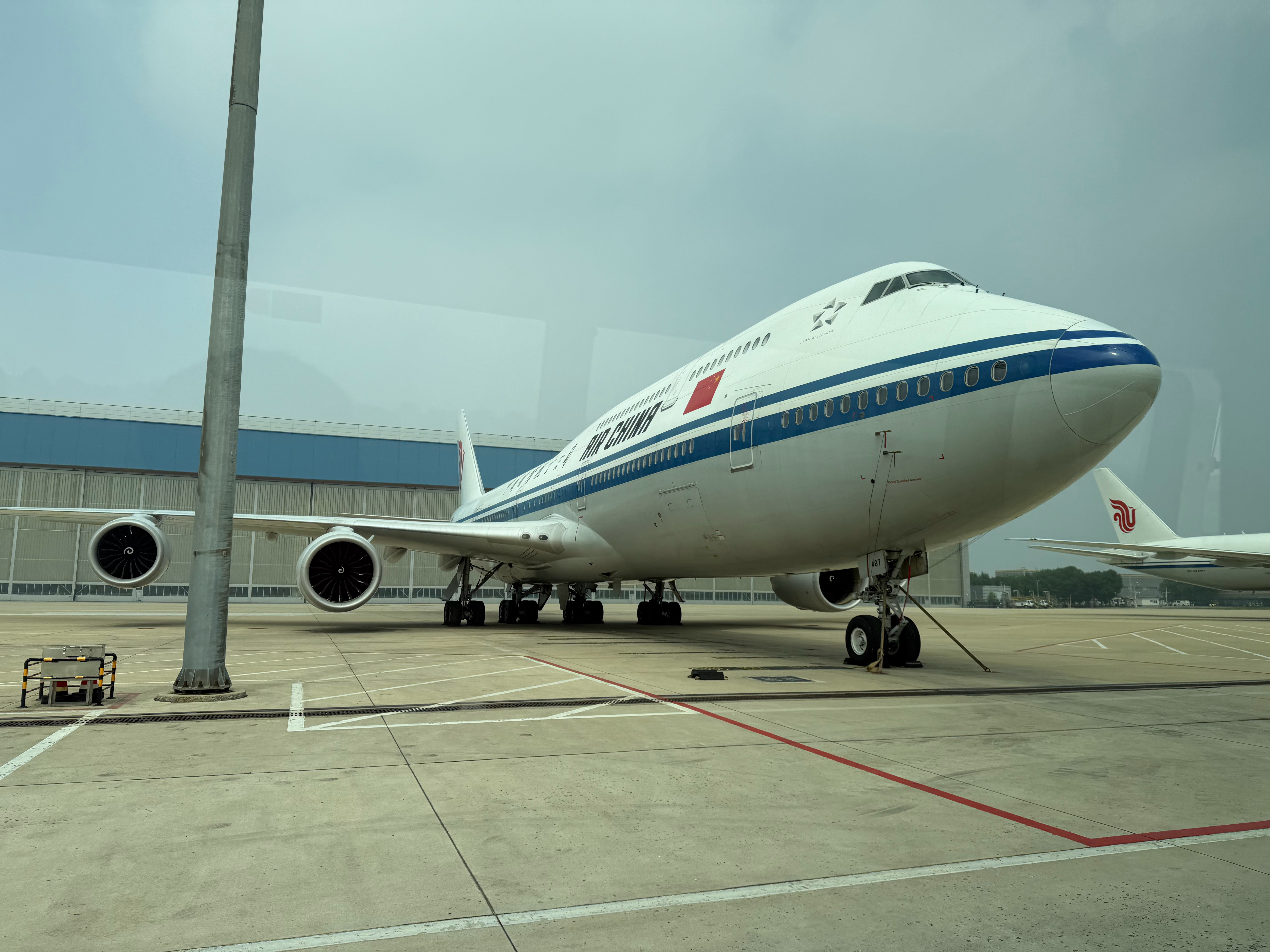 首都机场还是有点东西，全世界都不太多的波音747，在这满地都是，跟不要钱的一样 