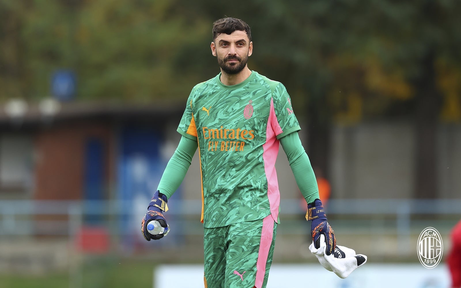 【热身赛组图】 🔴⚫️ 伤兵复出得到锻炼，继续调整状态。💪🏻