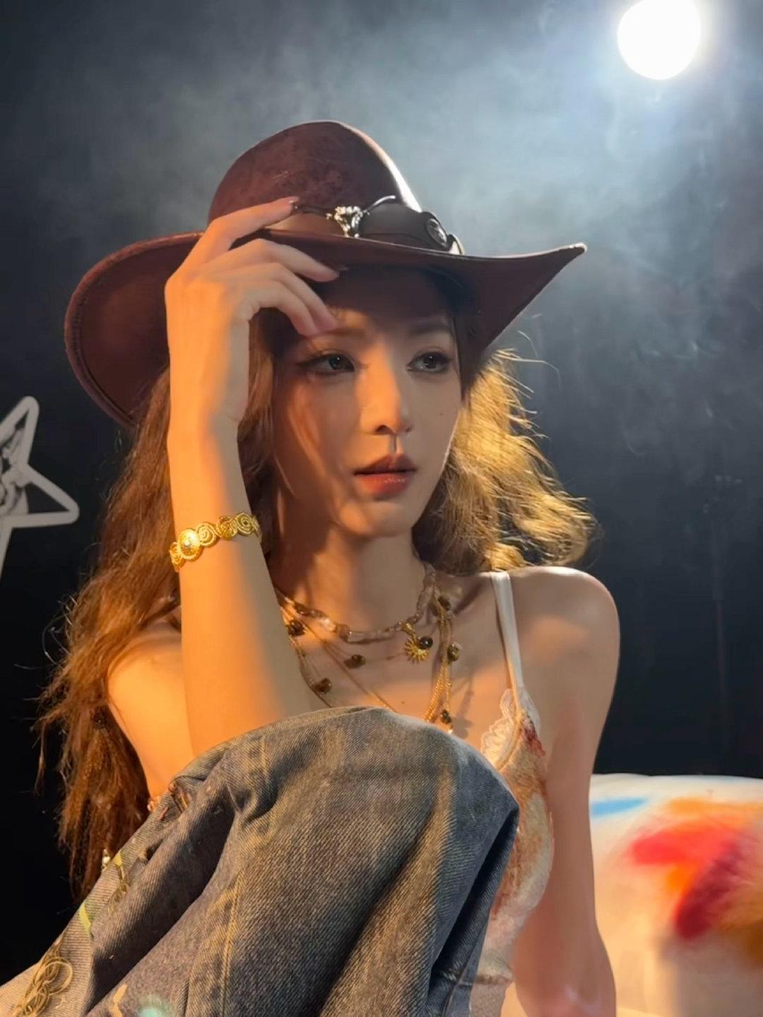 牛仔女神，好美好美[奸笑]
张予曦 娱乐