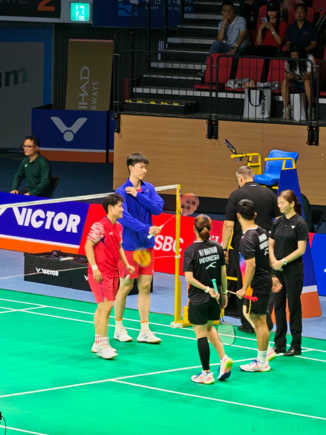 冯彦哲/黄东萍🇨🇳 vs 🇮🇩西亚纳维/马尔瓦，比赛马上开始！VICTO