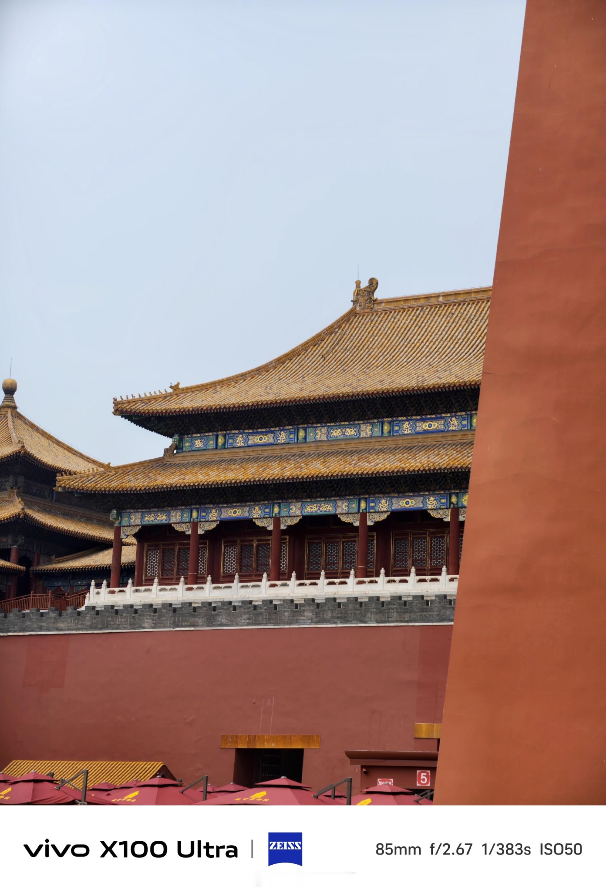 北京，这座历史悠久的古都，拥有众多令人叹为观止的文化遗产。其中，故宫作为明清两代