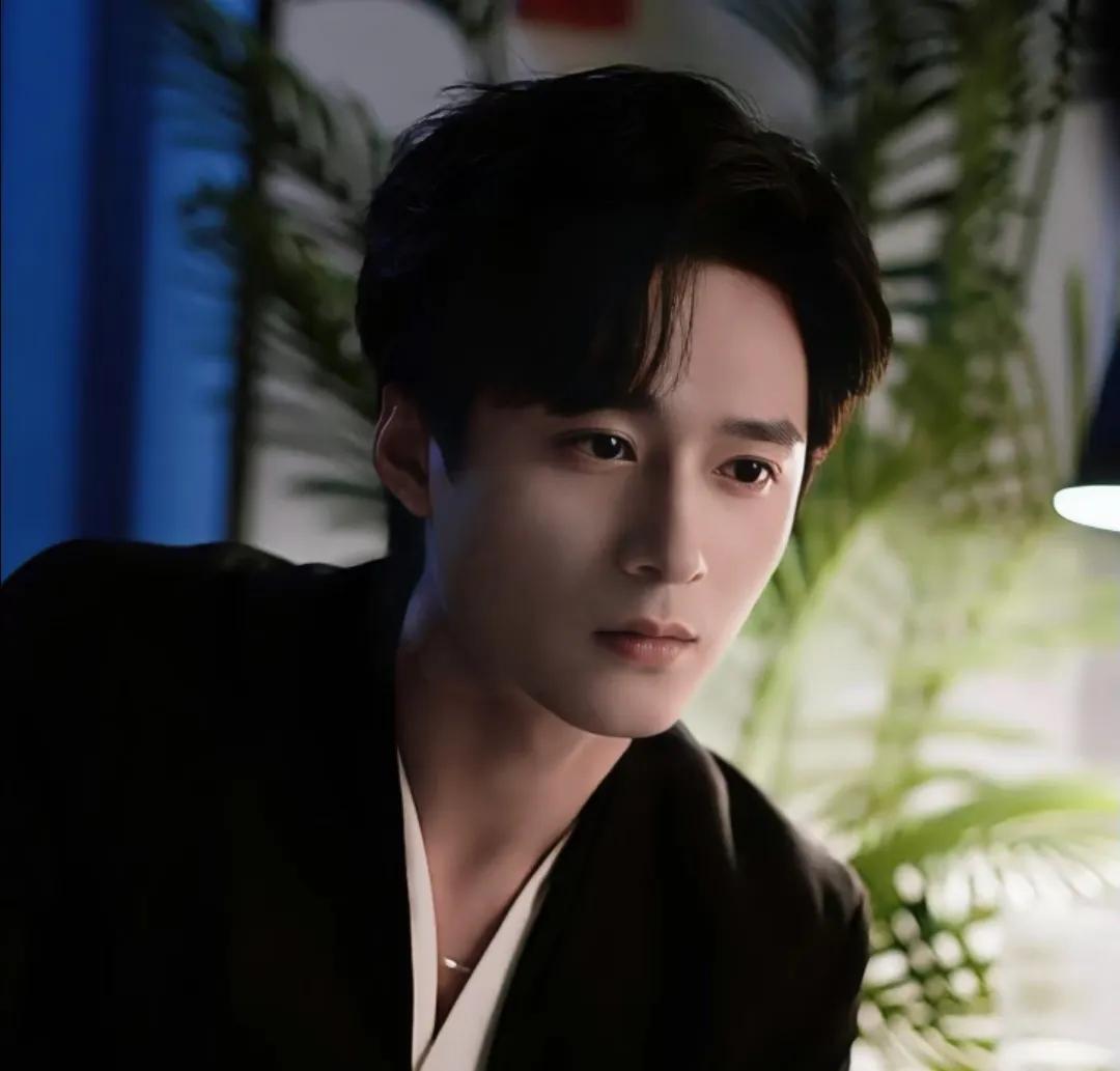 要说短剧圈里活得最通透的，还得是王皓祯。

        别人拍戏是为碎银几两