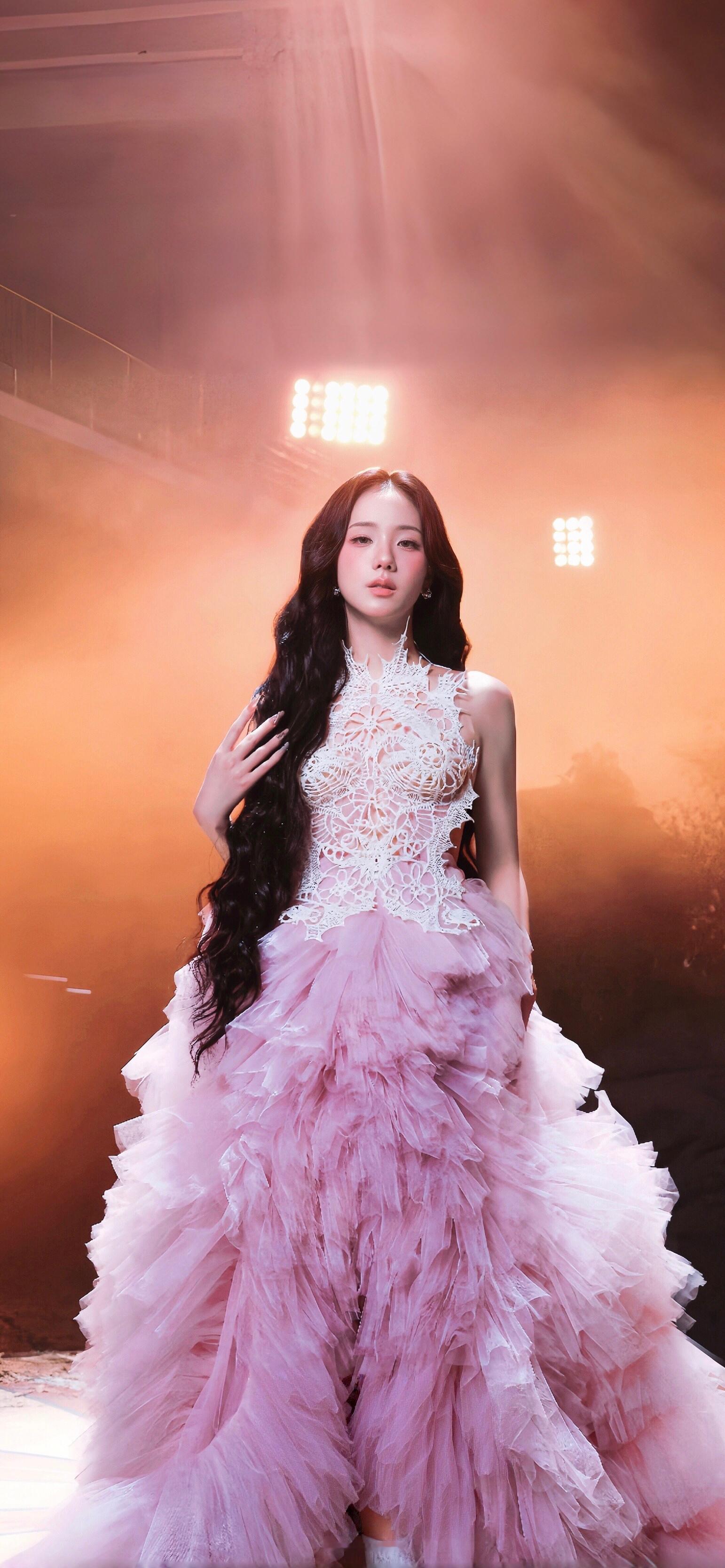 kimjisoo[超话] 🥰金智秀粉丝在听金智秀新歌《click》，双百万中输