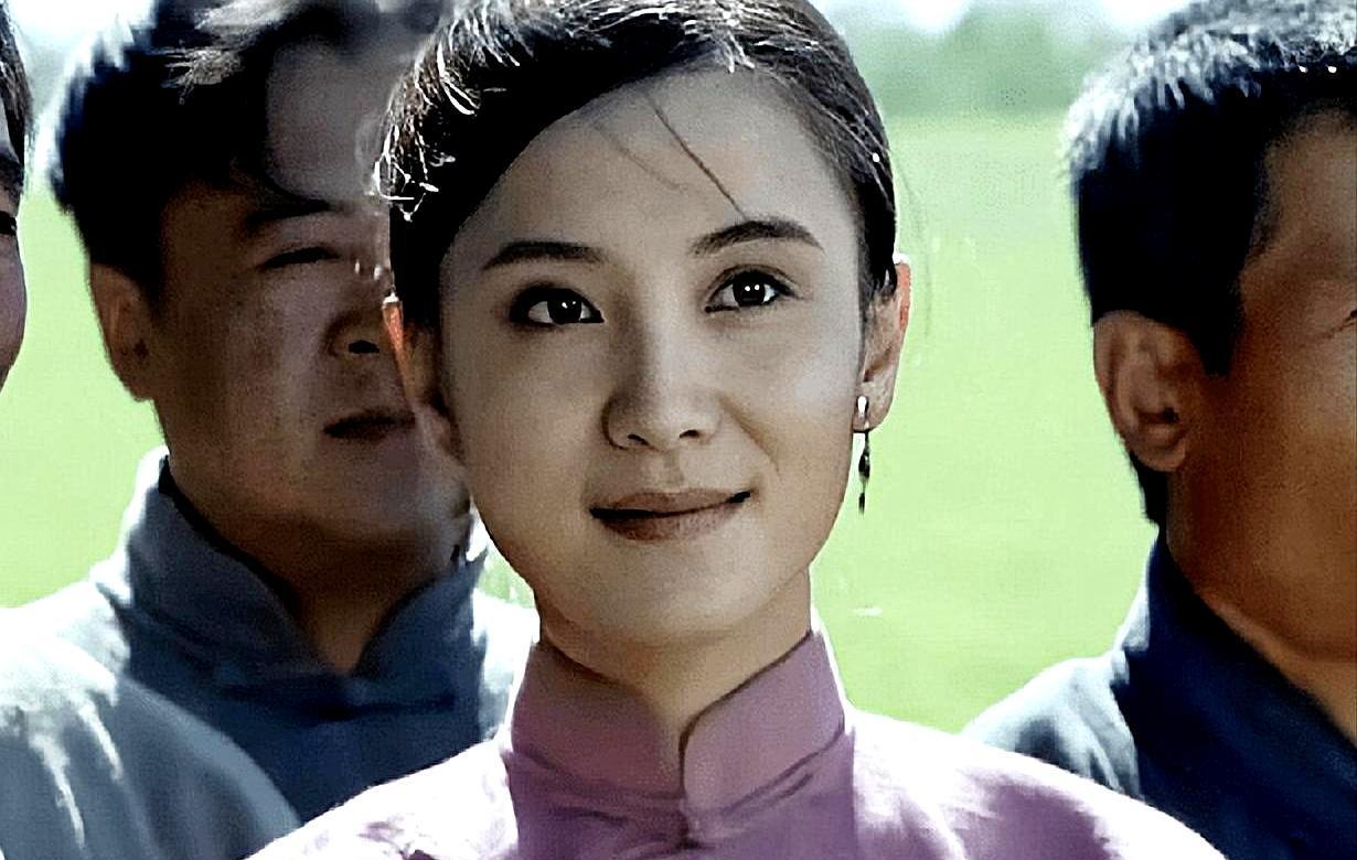 骗了我们18年，《闯关东》里鲜儿最大的底牌，根本不是她的脸。
电视剧把所有笔墨，