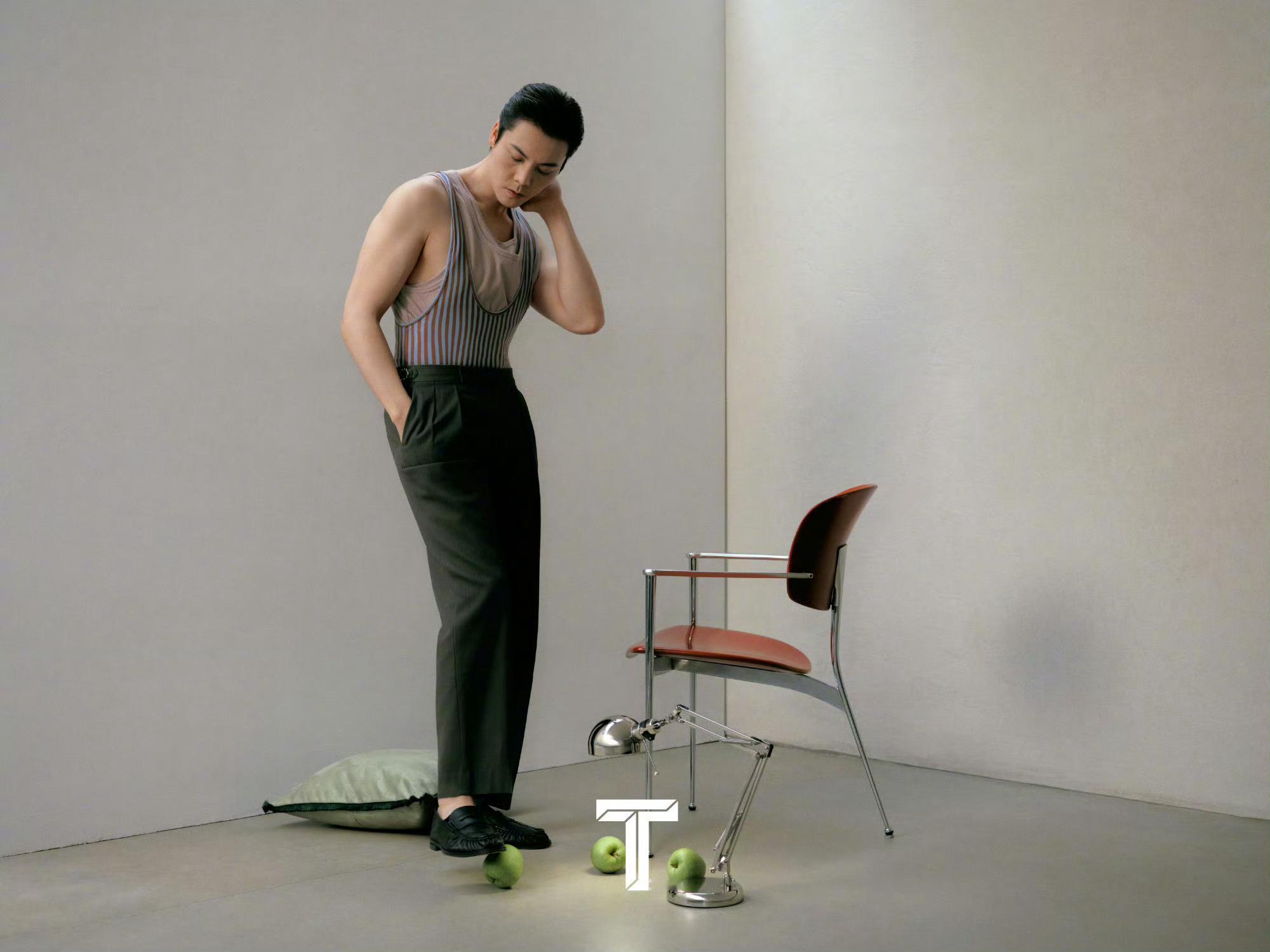 陈伟霆｜ T中文版杂志4月刊封面人物陈伟霆封面身着ZEGNA。完美演绎绅士品格！